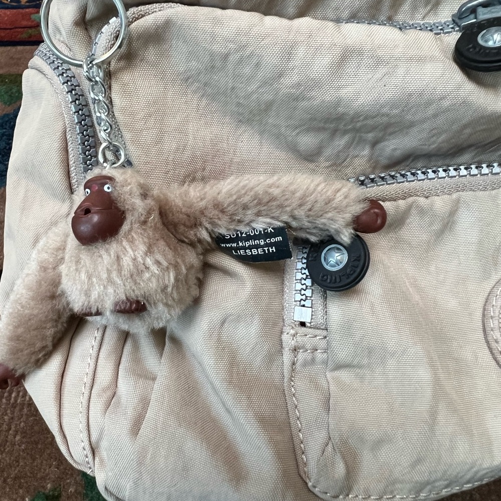 Kipling Messenger Bag w Liesbeth monkey. Lt. Tan rip stop fabric. Spotless
